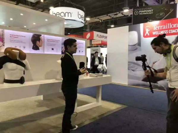 深圳烯旺石墨烯點亮美國CES展  發熱服亮相冬奧會