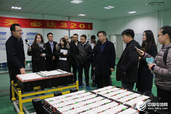 中國鋰電新能源產業鏈調研團一行參觀南京金龍 中國鋰電新能源產業鏈調研團一行參觀南京金龍