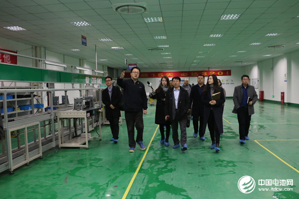 中國鋰電新能源產業鏈調研團一行參觀南京金龍 中國鋰電新能源產業鏈調研團一行參觀南京金龍