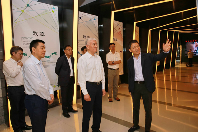 科技部部長王志剛到大族激光調研  高云峰董事長陪同