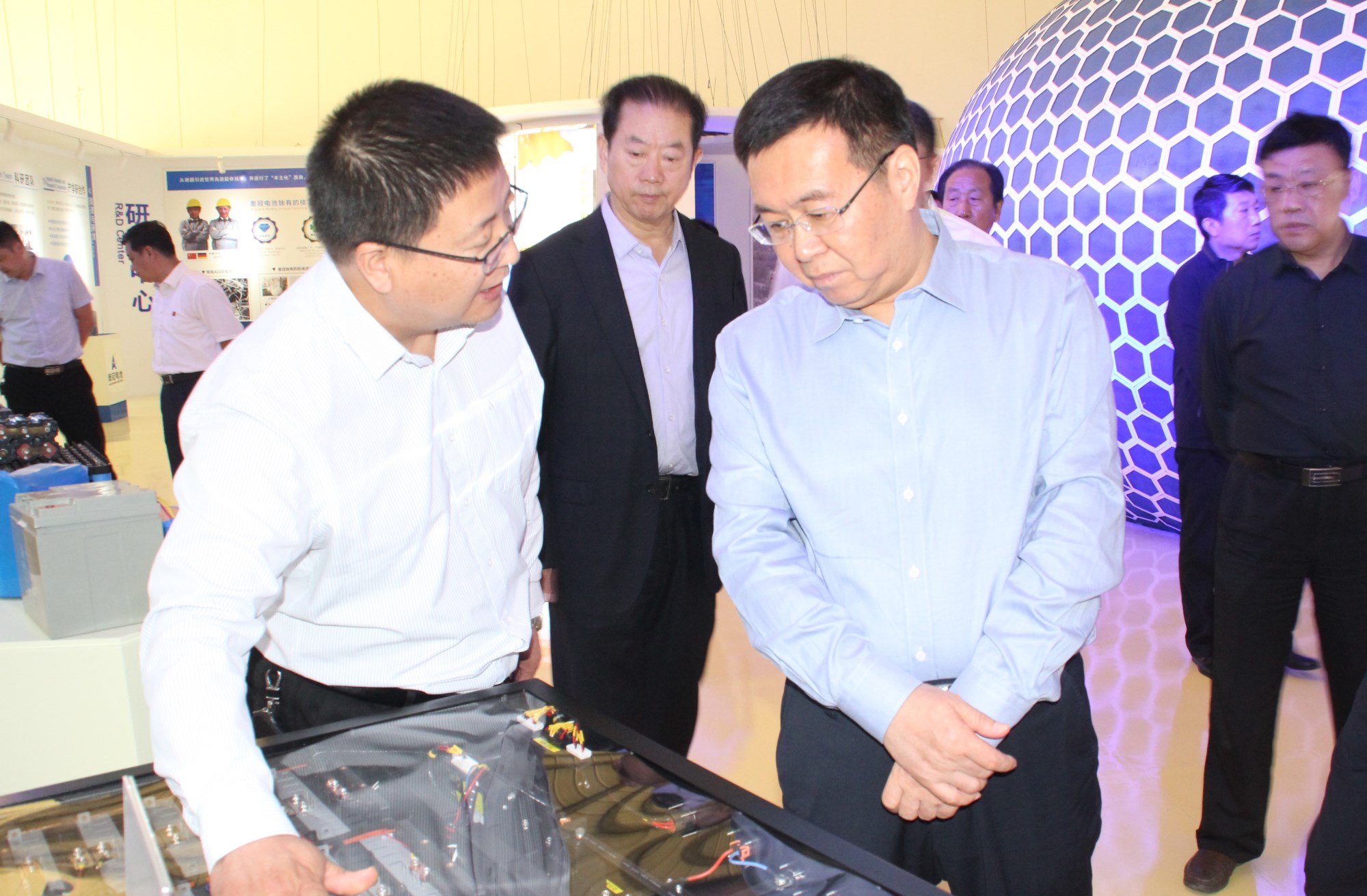 衡水市委常委、政法委書記鈕興輝到奧冠調研 給予產品研發高度肯定 衡水市委常委、政法委書記鈕興輝到奧冠調研 給予產品研發高度肯定