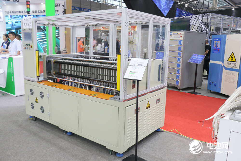 瑞能軟包電池化成一體柜