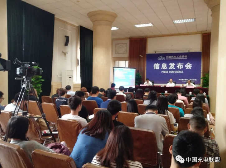 中國(guó)充電聯(lián)盟：2018年5月公共類充電樁達(dá)266231個(gè)