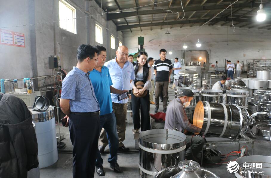 中國鋰電新能源產業鏈調研團一行參觀青島海鑫達 中國鋰電新能源產業鏈調研團一行參觀青島海鑫達