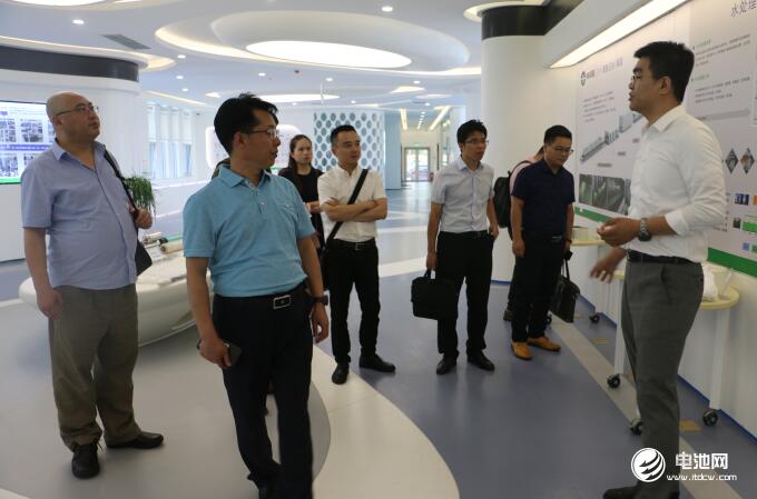中國(guó)鋰電新能源產(chǎn)業(yè)鏈調(diào)研團(tuán)一行參觀中科華聯(lián) 中國(guó)鋰電新能源產(chǎn)業(yè)鏈調(diào)研團(tuán)一行參觀中科華聯(lián)