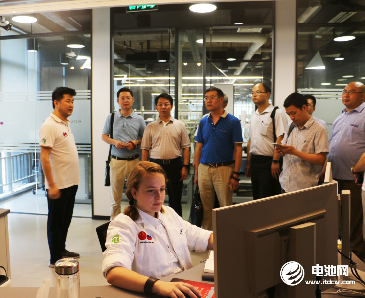 中國鋰電新能源產業鏈調研團一行參觀長興中俄研究院