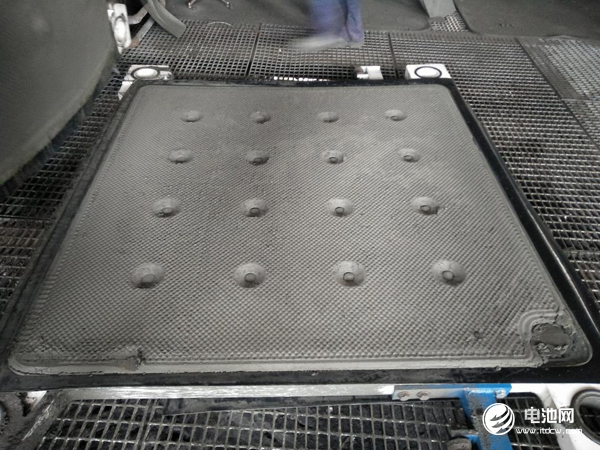 長杰壓濾機(jī)-濾餅無短路均勻洗滌圖 長杰壓濾機(jī)-濾餅無短路均勻洗滌圖