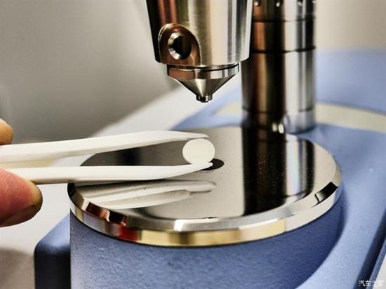 固態(tài)電池 固態(tài)電池