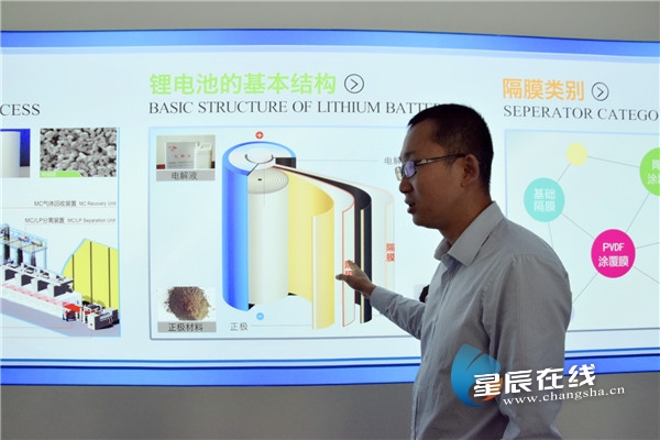 （鋰電池的基本結構圖。以上圖均由 星辰全媒體記者 柳佳路/攝。）