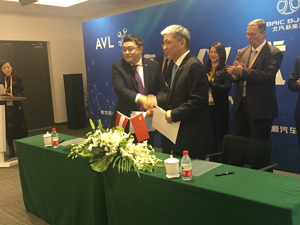 發動機轟鳴聲將成歷史？進博會上新能源汽車成合作熱點