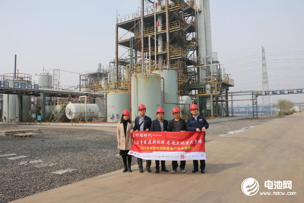 中國電池新能源產(chǎn)業(yè)鏈調(diào)研團一行參觀調(diào)研裕能化工 中國電池新能源產(chǎn)業(yè)鏈調(diào)研團一行參觀調(diào)研裕能化工