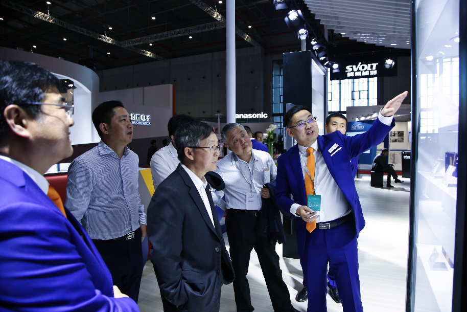 眾多行業人士對蜂巢疊片方形電池極為關注 眾多行業人士對蜂巢疊片方形電池極為關注