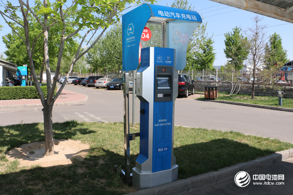 續航及充電能力阻礙新能源車發展 充電OR換電誰主未來? 續航及充電能力阻礙新能源車發展 充電OR換電誰主未來?