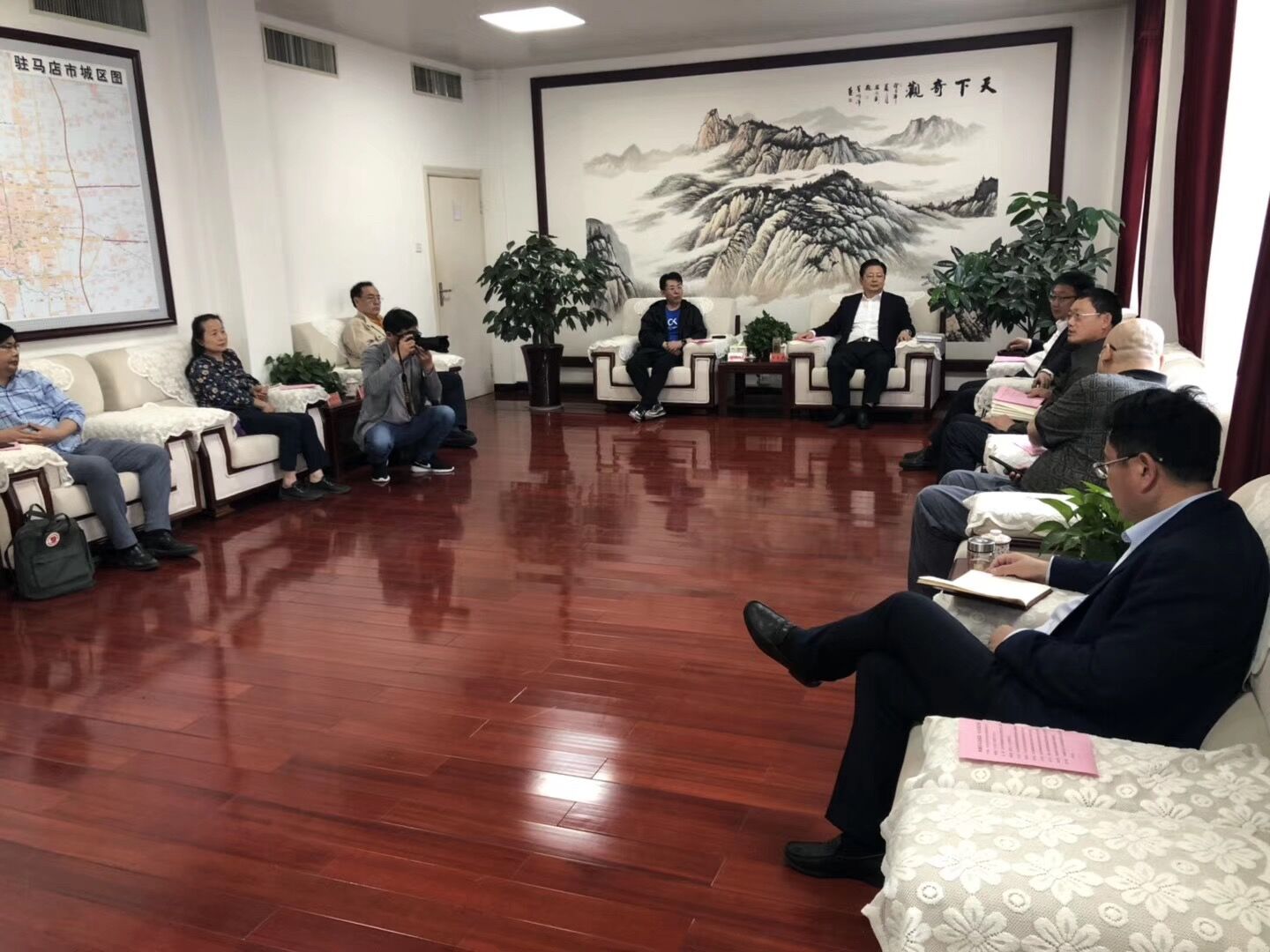 朱是西會見中關村新型電池技術創新聯盟秘書長于清教一行