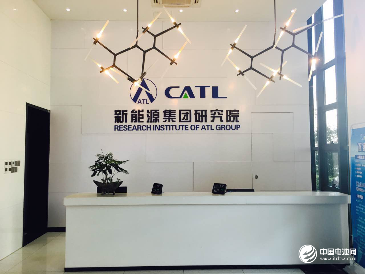 沃爾沃汽車與寧德時(shí)代、LG化學(xué)簽署電動(dòng)車電池供應(yīng)協(xié)議 沃爾沃汽車與寧德時(shí)代、LG化學(xué)簽署電動(dòng)車電池供應(yīng)協(xié)議