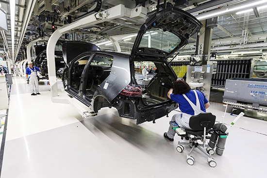 想稱霸電動(dòng)汽車行業(yè)?先得跨過(guò)中國(guó)這道坎 想稱霸電動(dòng)汽車行業(yè)?先得跨過(guò)中國(guó)這道坎
