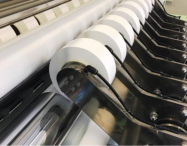 恩捷股份擬定增50億擴(kuò)產(chǎn)鋰電隔膜 現(xiàn)有濕法隔膜產(chǎn)能已達(dá)23億㎡ 恩捷股份擬定增50億擴(kuò)產(chǎn)鋰電隔膜 現(xiàn)有濕法隔膜產(chǎn)能已達(dá)23億㎡