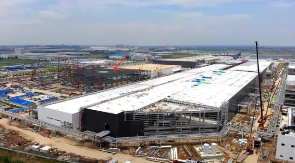 特斯拉上海工廠二期最新進展：動力電池廠房現雛形