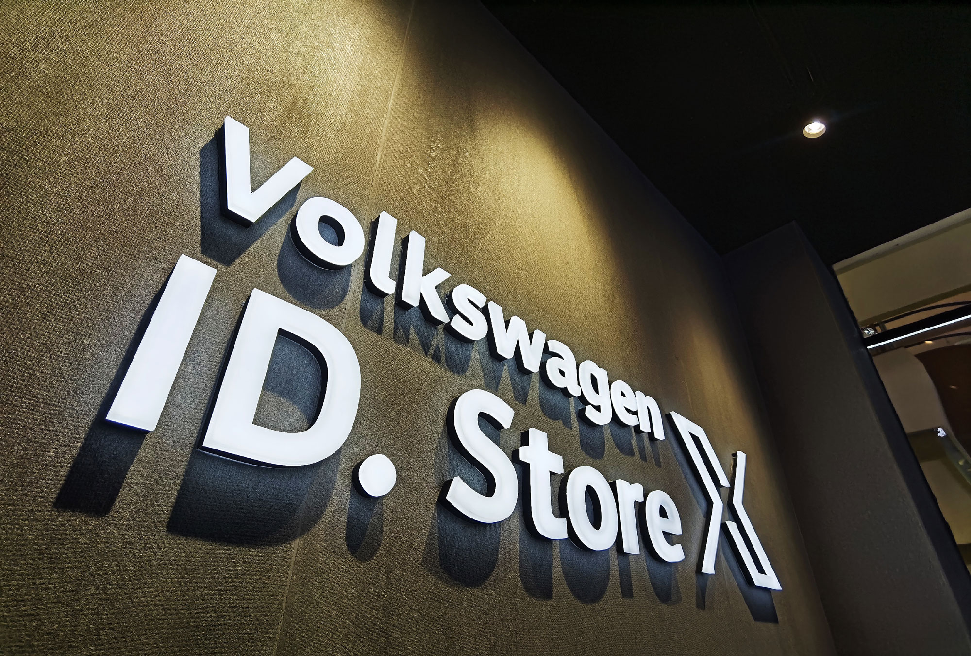 上汽大眾首款MEB中型純電SUV ID.4 X預(yù)售  劉亦菲代言