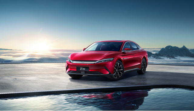 BBA慌了？比亞迪漢躋身25萬元級中高端轎車萬輛俱樂部