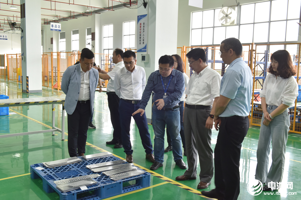  2021年中國電池新能源產(chǎn)業(yè)鏈調(diào)研團一行參觀考察飛榮達