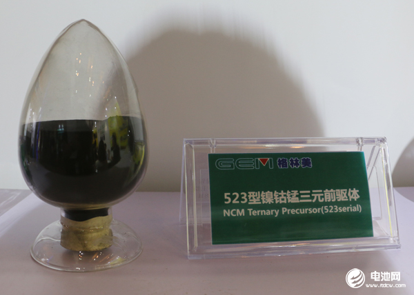 全球雙碳主題下鋰電持續(xù)放量 三元材料VS鐵鋰材料誰(shuí)主沉浮