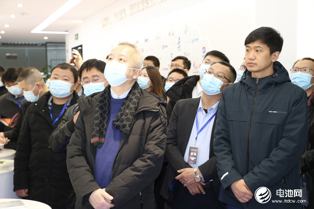 與會嘉賓參觀海融網(wǎng)山東總部