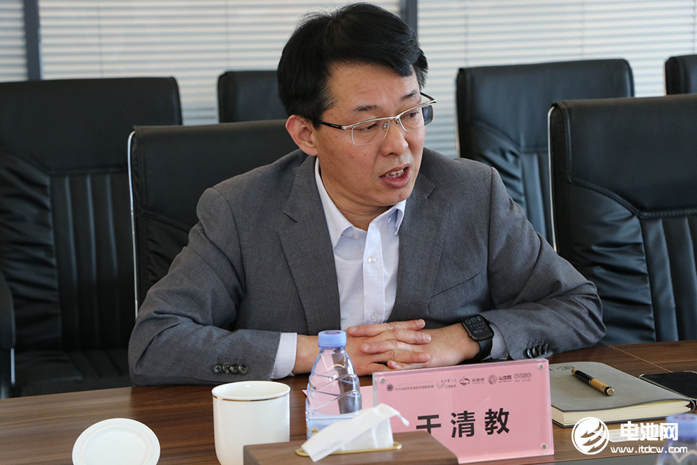 青島市民營經濟發展局一級調研員李中強一行到訪海融網山東總部