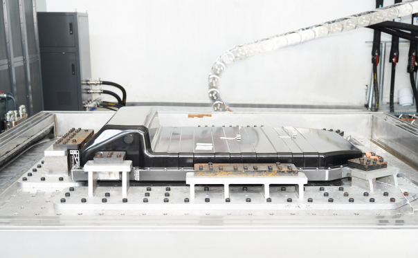 走進(jìn)蜂巢創(chuàng)新中心 直擊短刀針刺