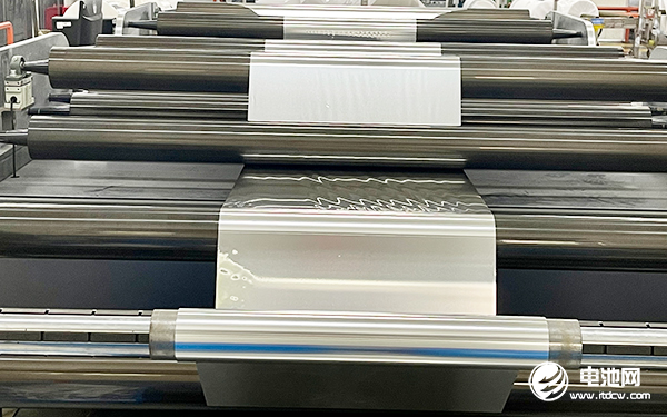 動力電池鋁箔產銷量同比大增 鼎勝新材2022年凈利同比預增逾兩倍