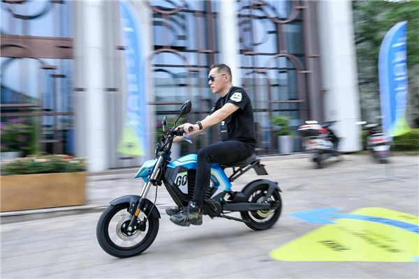 摩獸發(fā)布旗下首款新國標(biāo)潮玩跨騎電自Pesgo one