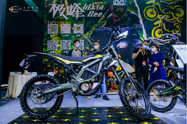 新上市的虬龍極蜂使用孚能科技提供的74V 55Ah三元鋰電池 新上市的虬龍極蜂使用孚能科技提供的74V 55Ah三元鋰電池