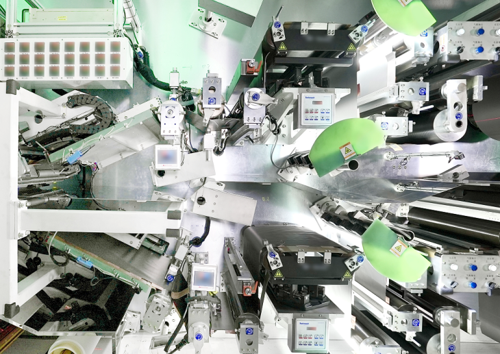 疊片短刀VS大圓柱：特斯拉宏圖背后的電池“競賽”