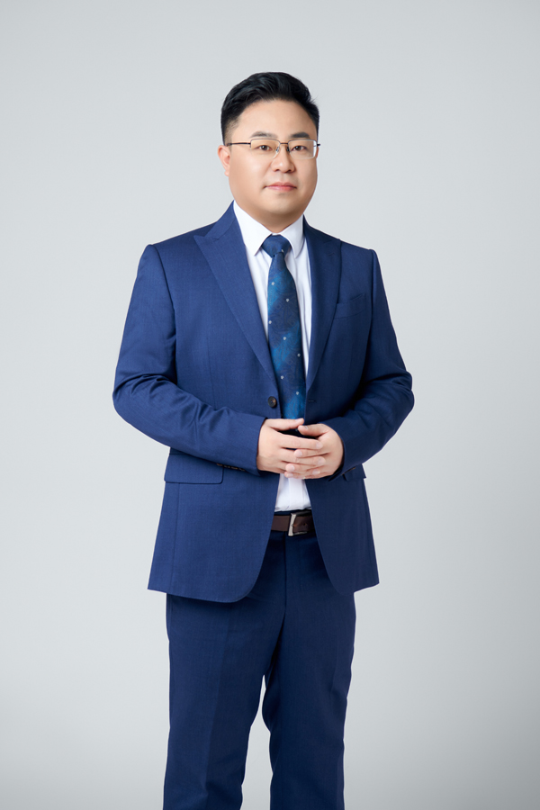 天津金牛電源材料有限責(zé)任公司 總經(jīng)理 劉鈞 天津金牛電源材料有限責(zé)任公司 總經(jīng)理 劉鈞