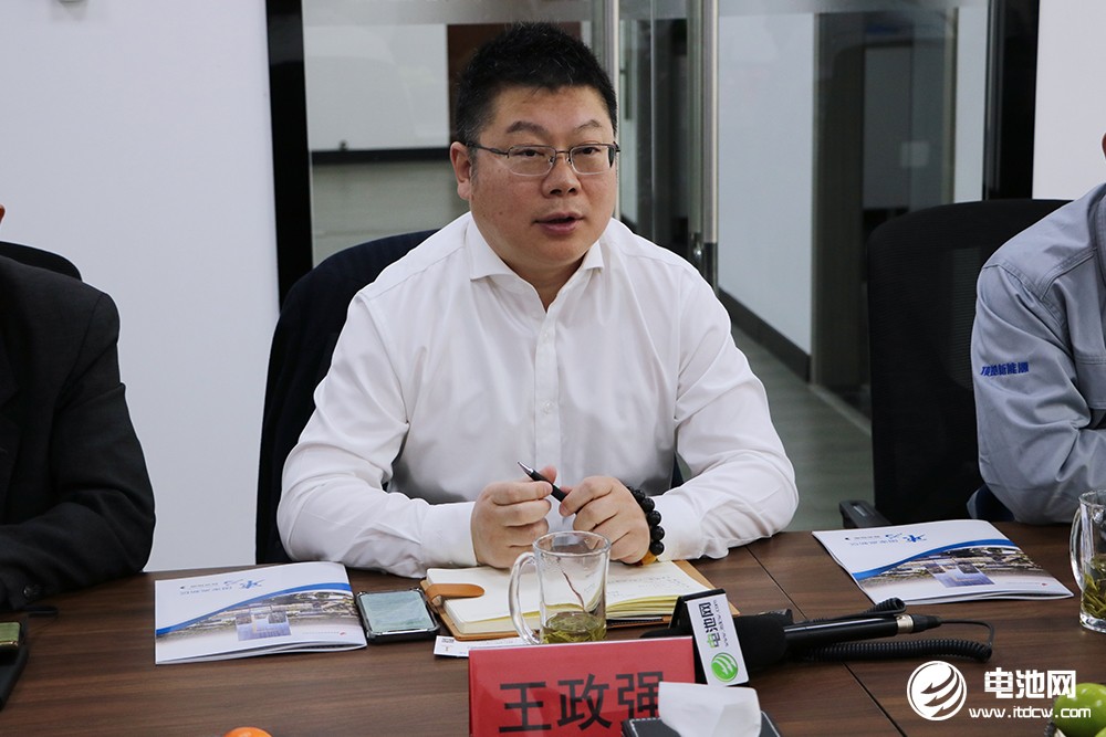 中國電池新能源產(chǎn)業(yè)鏈調(diào)研團一行參觀考察頂皓新能源