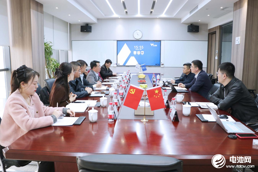 中國電池新能源產(chǎn)業(yè)鏈調(diào)研團(tuán)一行參觀考察天力鋰能