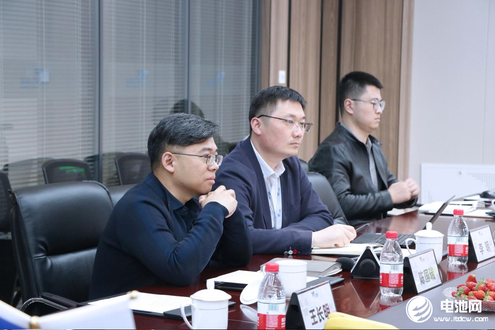 中國電池新能源產(chǎn)業(yè)鏈調(diào)研團(tuán)一行參觀考察天力鋰能