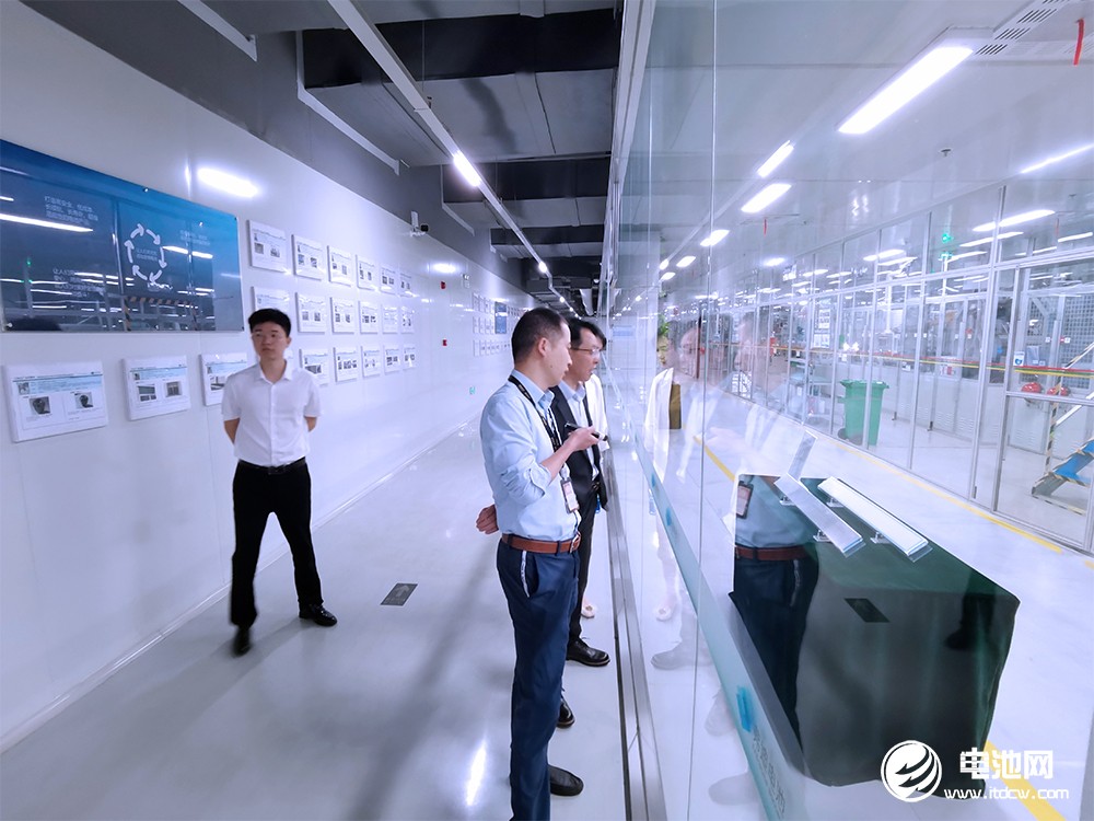 中關(guān)村新型電池技術(shù)創(chuàng)新聯(lián)盟秘書長于清教一行參觀考察長沙弗迪電池有限公司 中關(guān)村新型電池技術(shù)創(chuàng)新聯(lián)盟秘書長于清教一行參觀考察長沙弗迪電池有限公司