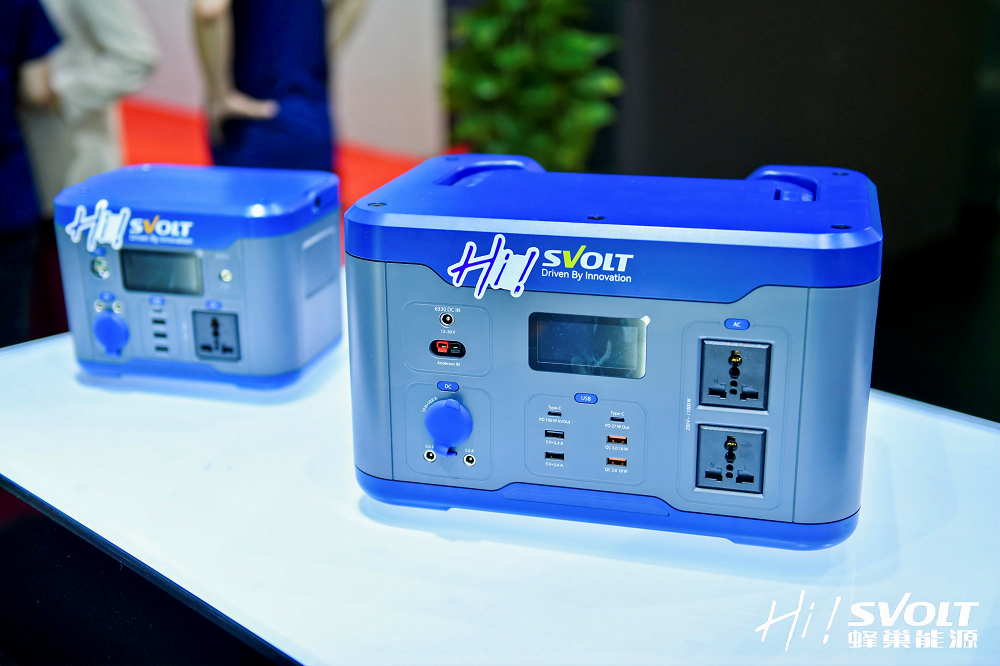 蜂巢能源上海車展首發(fā)坦克聯(lián)名款便攜式儲(chǔ)能電源