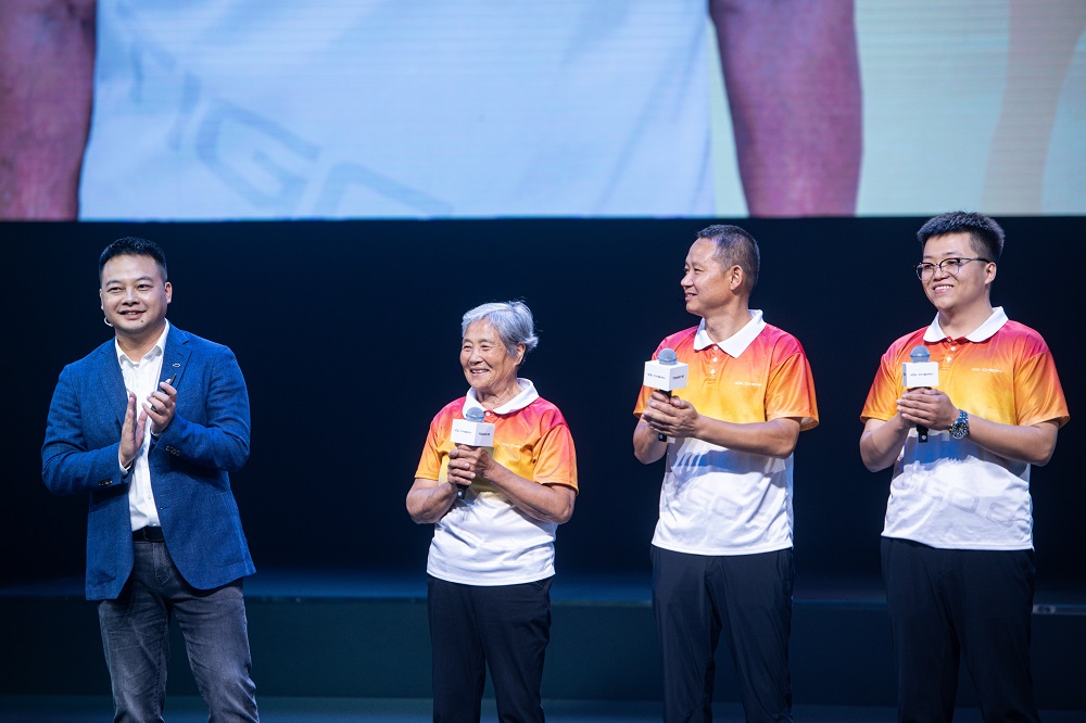 71歲車神奶奶徐茂彩，吉林省紅箭救援隊(duì)成員武海波，和父親一樣選擇瑞虎8的趙越