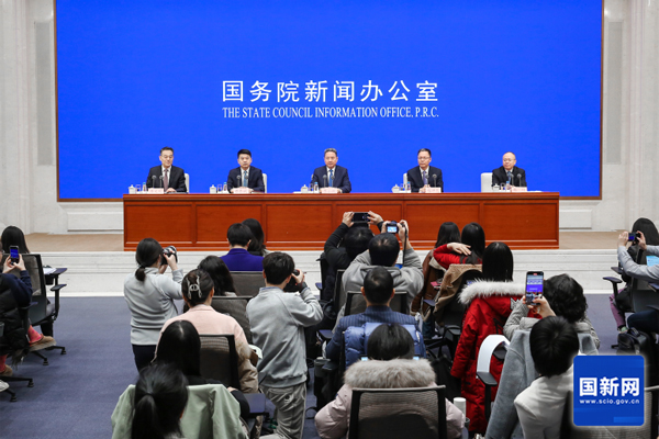 我國(guó)城市公交車新能源比重達(dá)77.6% 將加快推廣應(yīng)用新能源機(jī)車