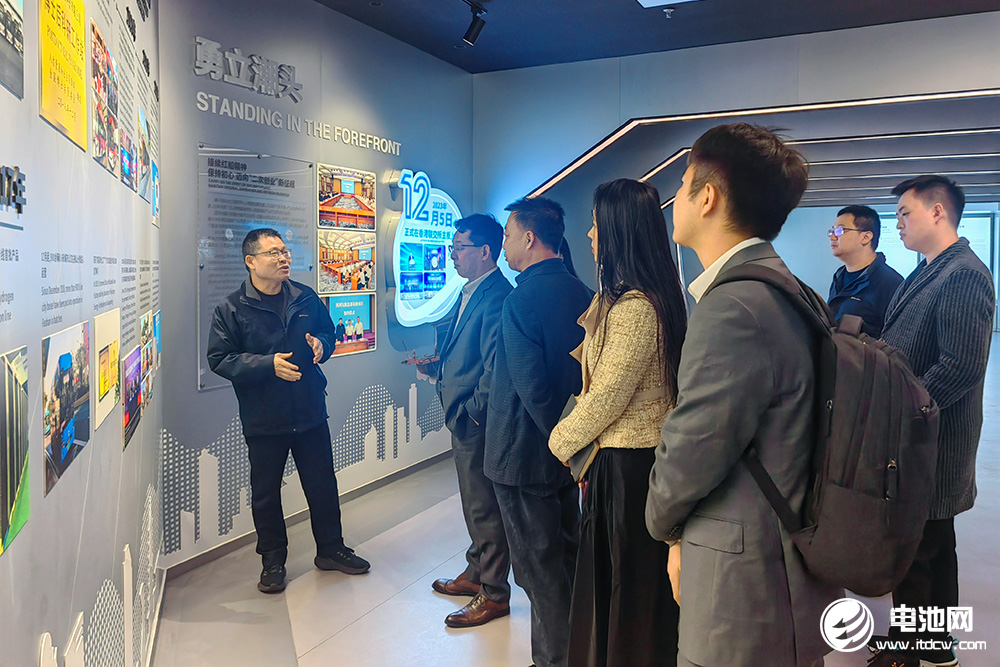 中國電池新能源產(chǎn)業(yè)鏈調(diào)研團一行參觀考察國鴻氫能