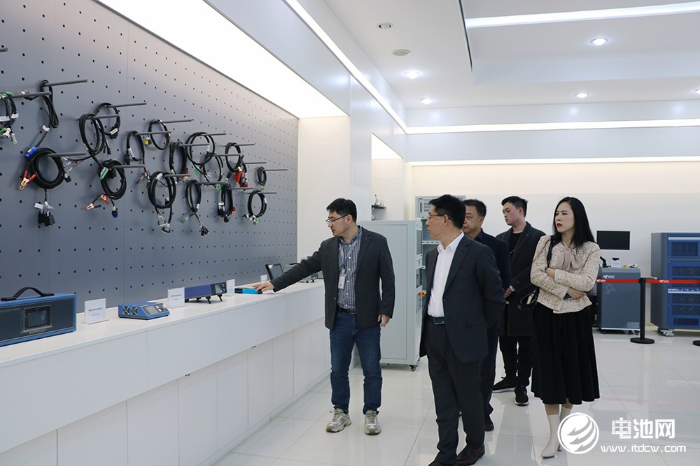 中國電池新能源產業鏈調研團一行參觀考察固恒能源