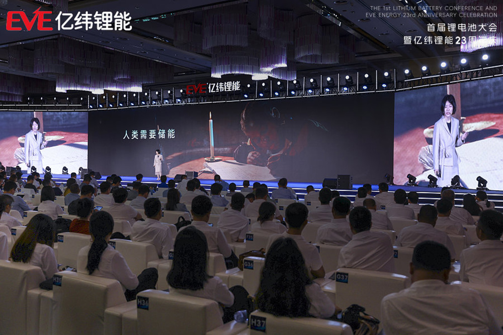 (億緯鋰能儲(chǔ)能系統(tǒng)研究所所長(zhǎng) 易昊昊博士) (億緯鋰能儲(chǔ)能系統(tǒng)研究所所長(zhǎng) 易昊昊博士)