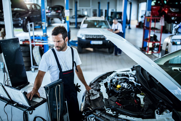 保時(shí)捷或?qū)⑷牍傻聡?guó)電池制造商瓦爾塔