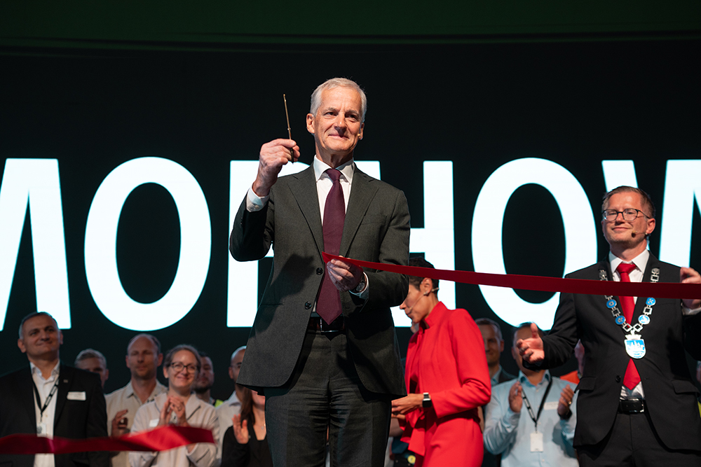 歐洲首個吉瓦級磷酸鐵鋰電池工廠投產 未來將再建3座工廠