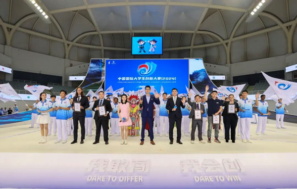 寧德時代過去十年內研發投入700億 曾毓群支招創新→ 寧德時代過去十年內研發投入700億 曾毓群支招創新→