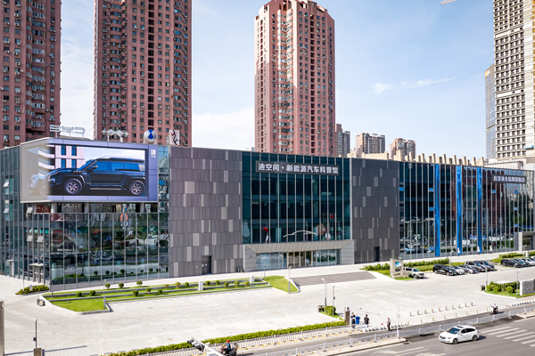 TA來(lái)了！中國(guó)首個(gè)新能源汽車(chē)科普館在河南鄭州開(kāi)館