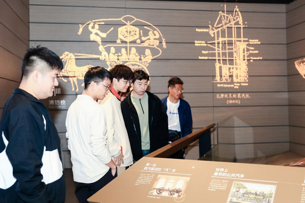 TA來(lái)了！中國(guó)首個(gè)新能源汽車(chē)科普館在河南鄭州開(kāi)館