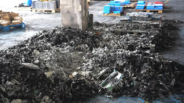 靜靜堆放的鋰電池也會爆炸?廣東佛山一電池廠燒了…… 靜靜堆放的鋰電池也會爆炸?廣東佛山一電池廠燒了……